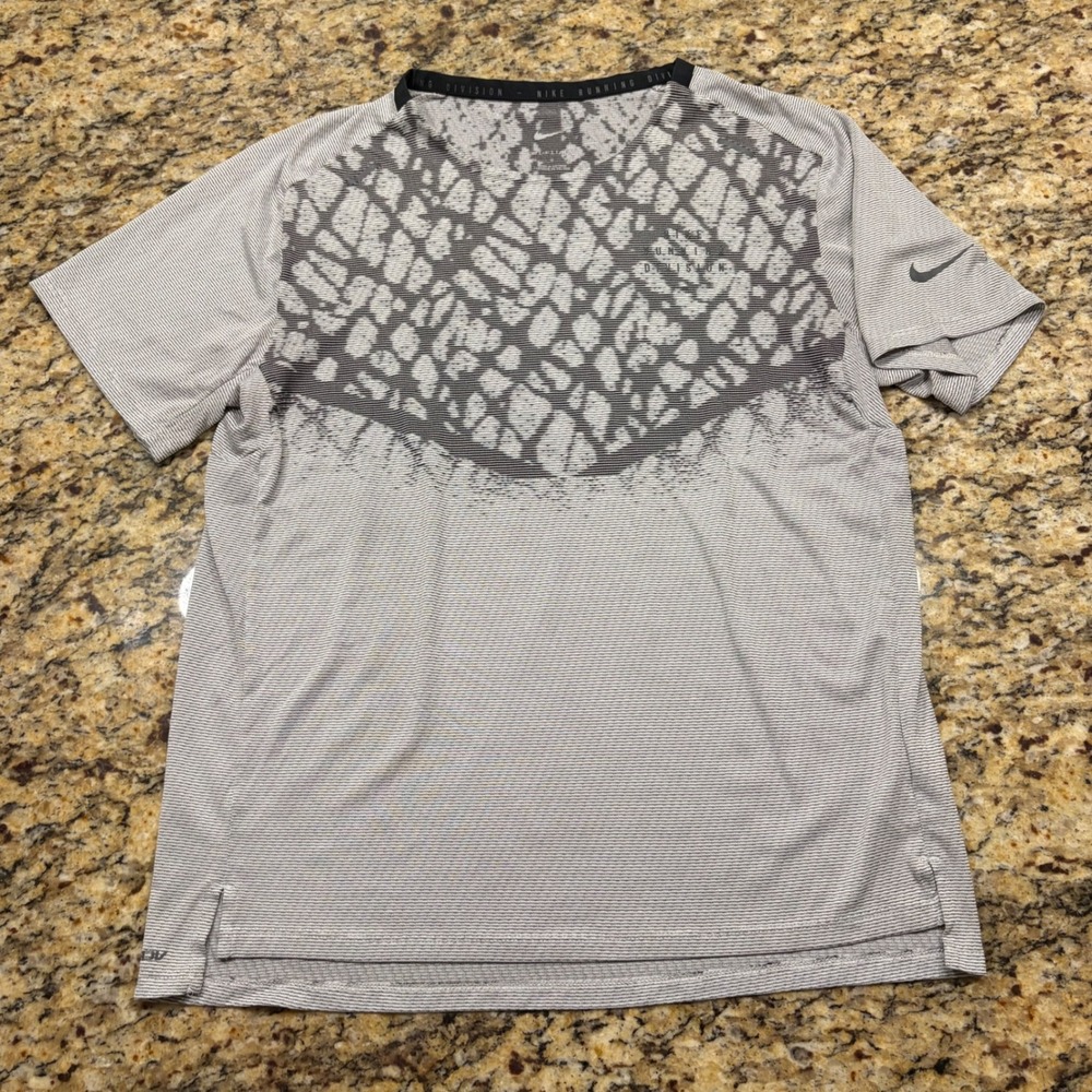 Nike Running Division Dri-FIT ADV Men's Grey Black Knit Training Shirt Medium ws